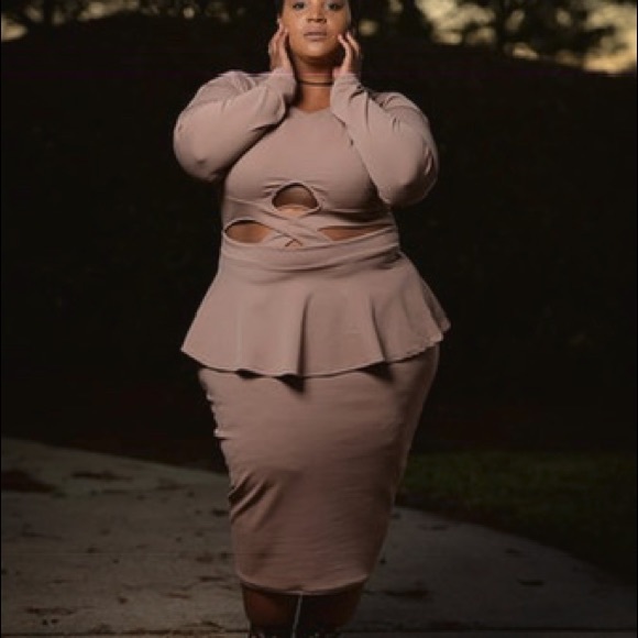 Dress - Picture 3 of 4